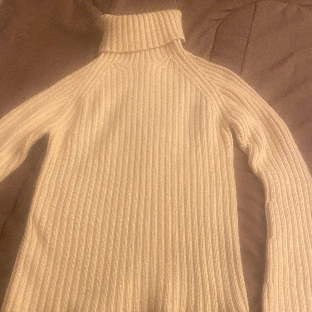 Banana Republic cashmere Cream Ribbed Turtleneck Sweater size small